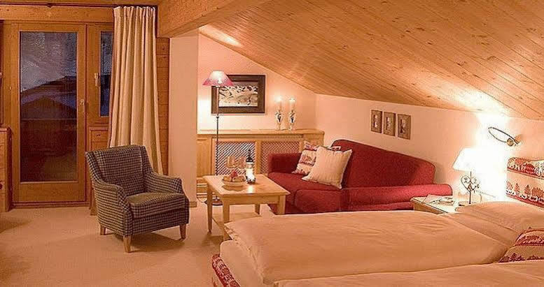 Alpenland - Das Feine Kleine Hotel Lech am Arlberg Bagian luar foto